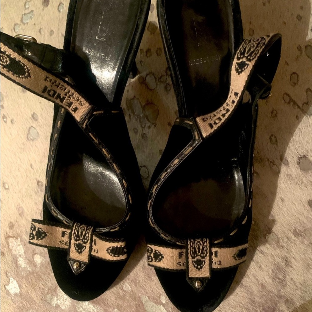 Vintage Fendi velvet heels - no box